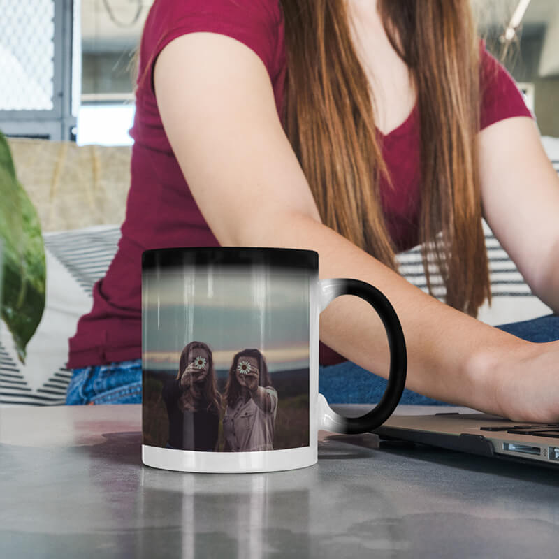 Cană termosensibilă neagră