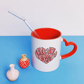 Cană cu toarta în formă de inimă roșie