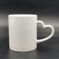 Cană cu toarta în formă de inimă