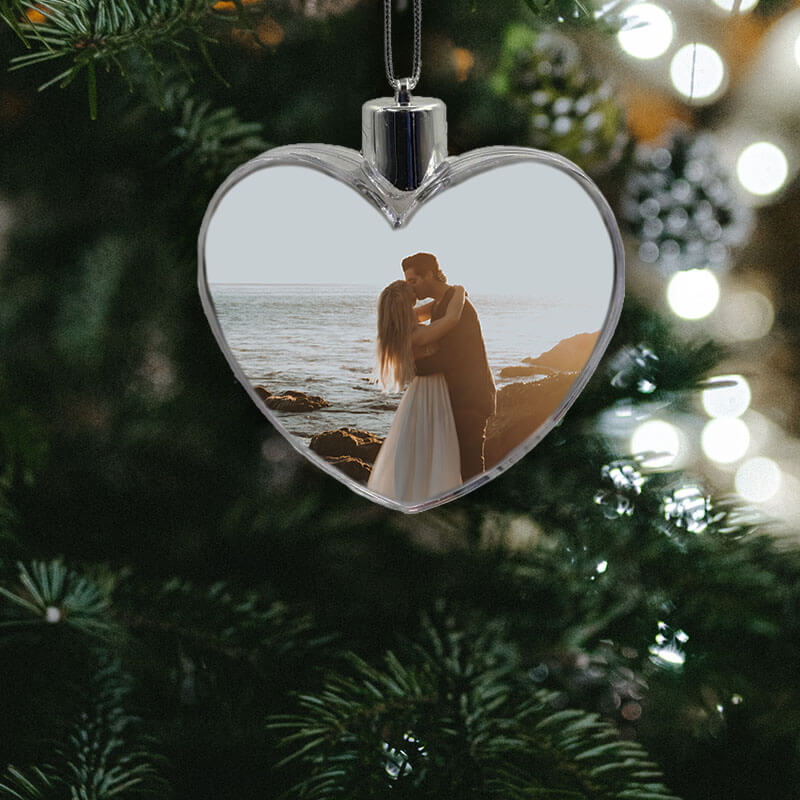 Glob de brad în formă de inimă