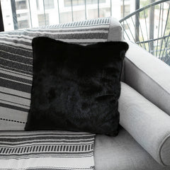 Pernă pătrată cu blană neagră
