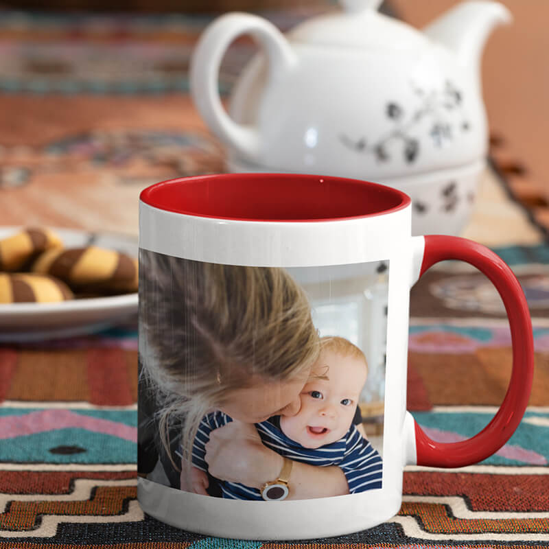 Cană cu interiorul și toarta roșie